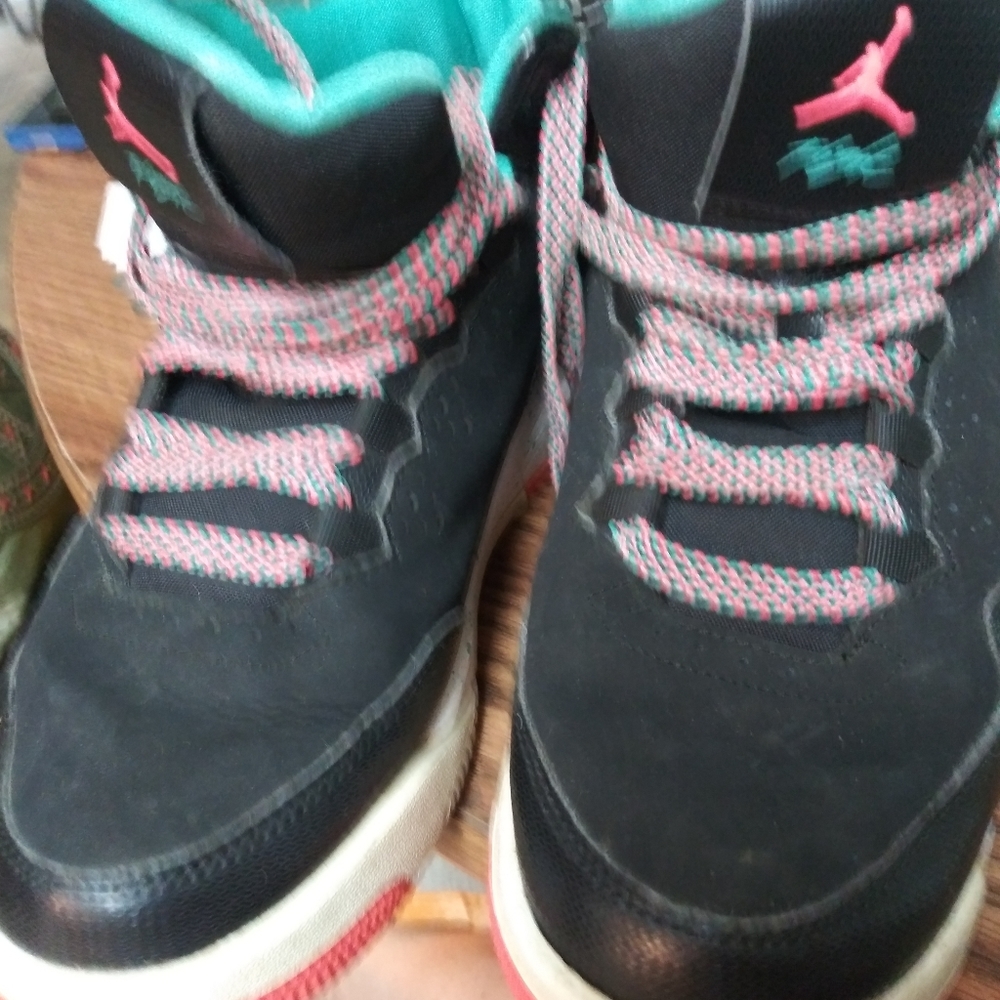 Youth Nike flight air Jordan high tops.